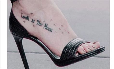 tatuajes de dakota johnson|Los misteriosos tatuajes de Dakota Johnson:。